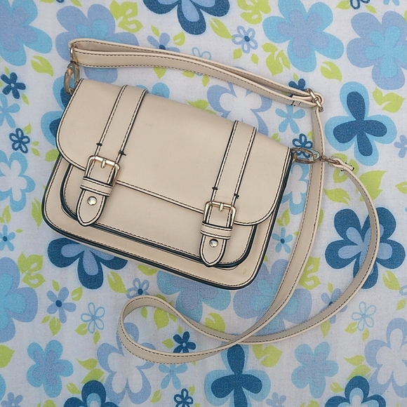 🏷️2/$15 Hibou Crossbody Bag - Picture 1 of 4